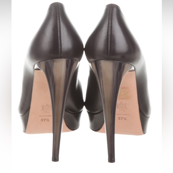 Alexander McQueen black leather curved horn heel 37.5 - Picture 4 of 4